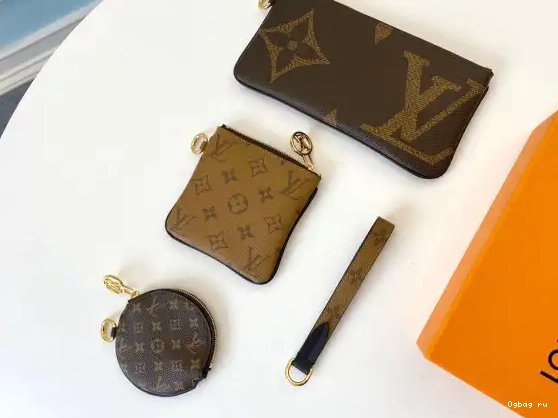 MONOGRAM POUCH LOUIS VUITTON 0517